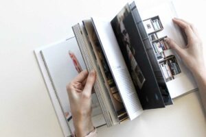 hochwertige-printprodukte-katalog-durchblaettern-druckerei-salzkammergut-druck-mittermueller